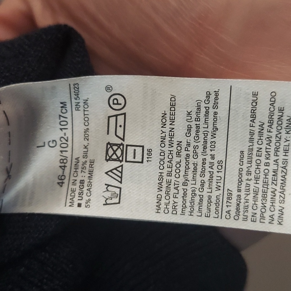 BANANA REPUBLIC LUXURY BLEND Navy  V Neck Long Sleeve Silk/Cashmere Sweater - Picture 7 of 9